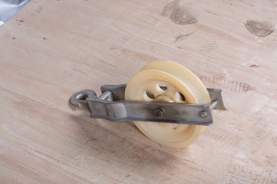 comprar Pulley de cuerda de cable de rodillo de tipo gancho con carga nominal de 15KN Rueda de nylon 200 * 60 para tirar de cables aéreos online manufacture