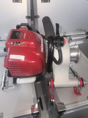 comprar Alimentador de cables portátil con capacidad de 700 kg y motor de gasolina Honda GX50 para una puesta eficiente de cables online manufacture