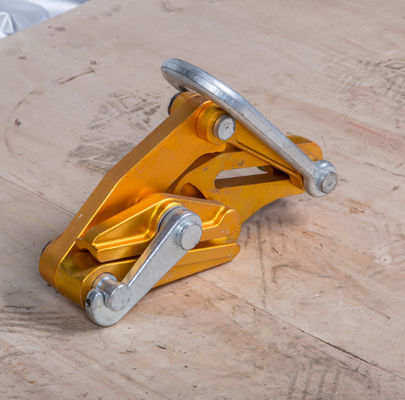 Clampada de aleación de aluminio para conductores de 25-70 mm2 con carga nominal de 7 KN